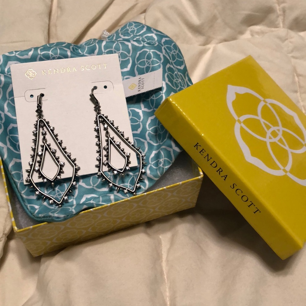 Kendra Scott NIB silver alice earrings